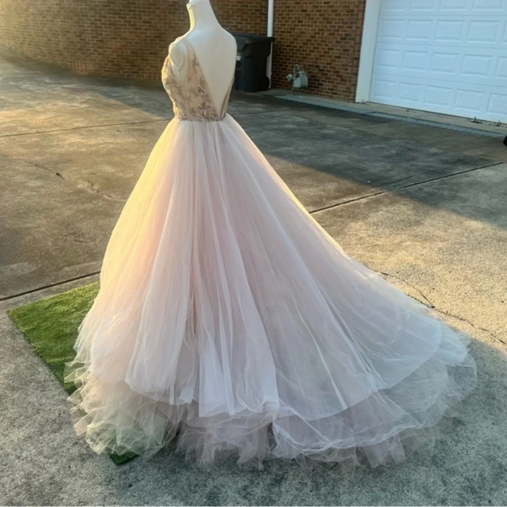 Elegant Wedding, Prom or Pageant dress. - Picture 2 of 9